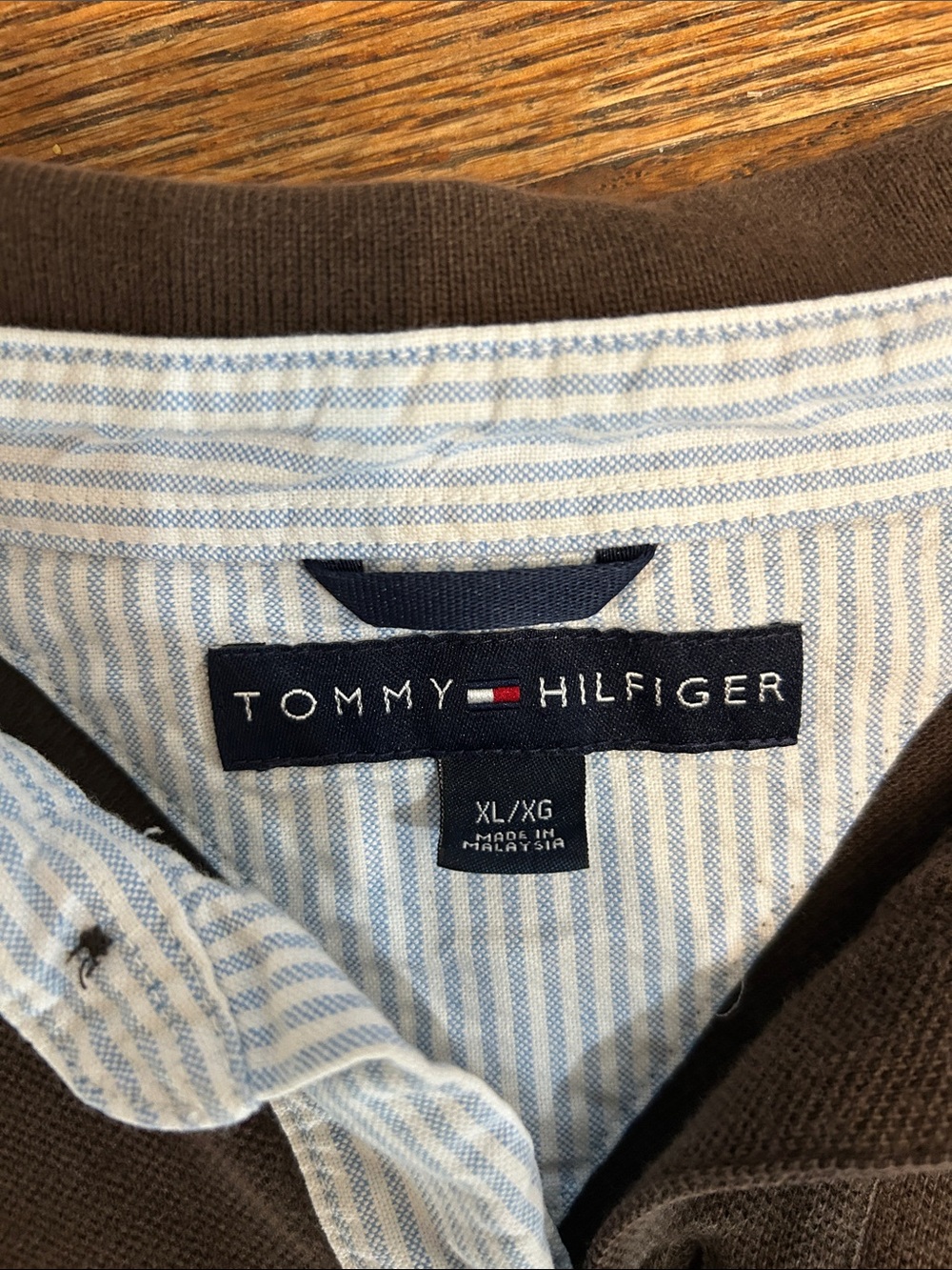 Tommy Hilfiger Men’s Dark Brown Polo with Signature Flag - Picture 2 of 4